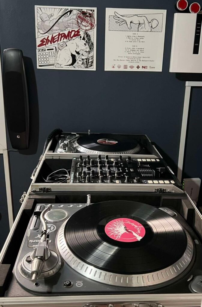 Turntables with Syneirmos vinyl on them